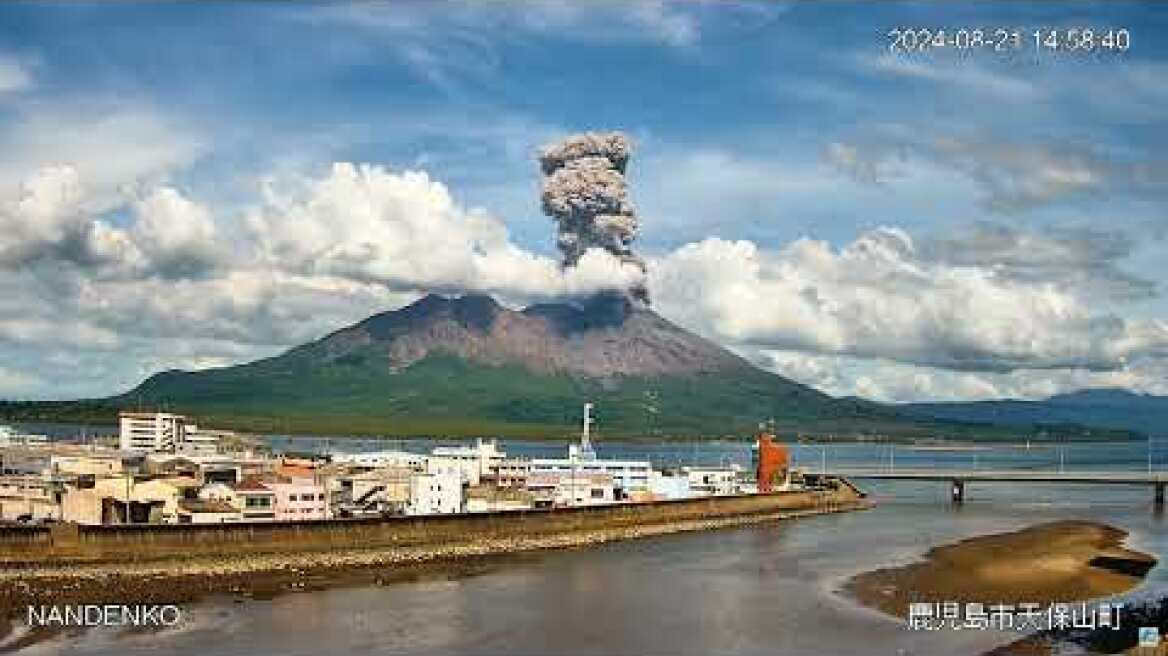 Sakurajima Volcano HUGE Shockwave Eruption 8,858 feet Aug 21 2024 Japan
