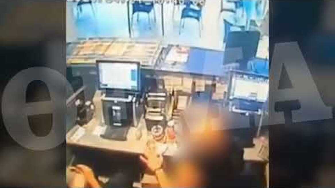 Ληστεία στο Αιγάλεω: Απείλησαν με χαντζάρα τον υπάλληλο του πρακτορείου - Βίντεο ντοκουμέντο