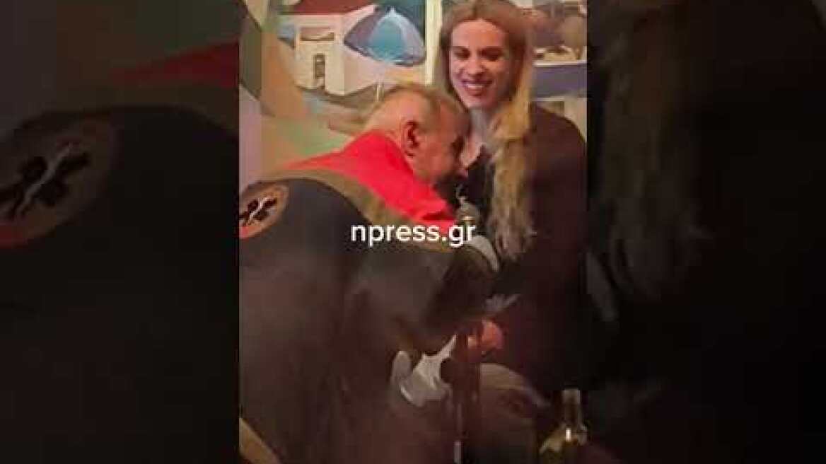 Απίστευτο περιστατικό σε νυχτερινό κέντρο – Διασώστης πήρε μικρόφωνο ενώ γυναίκα ήταν στο πάτωμα