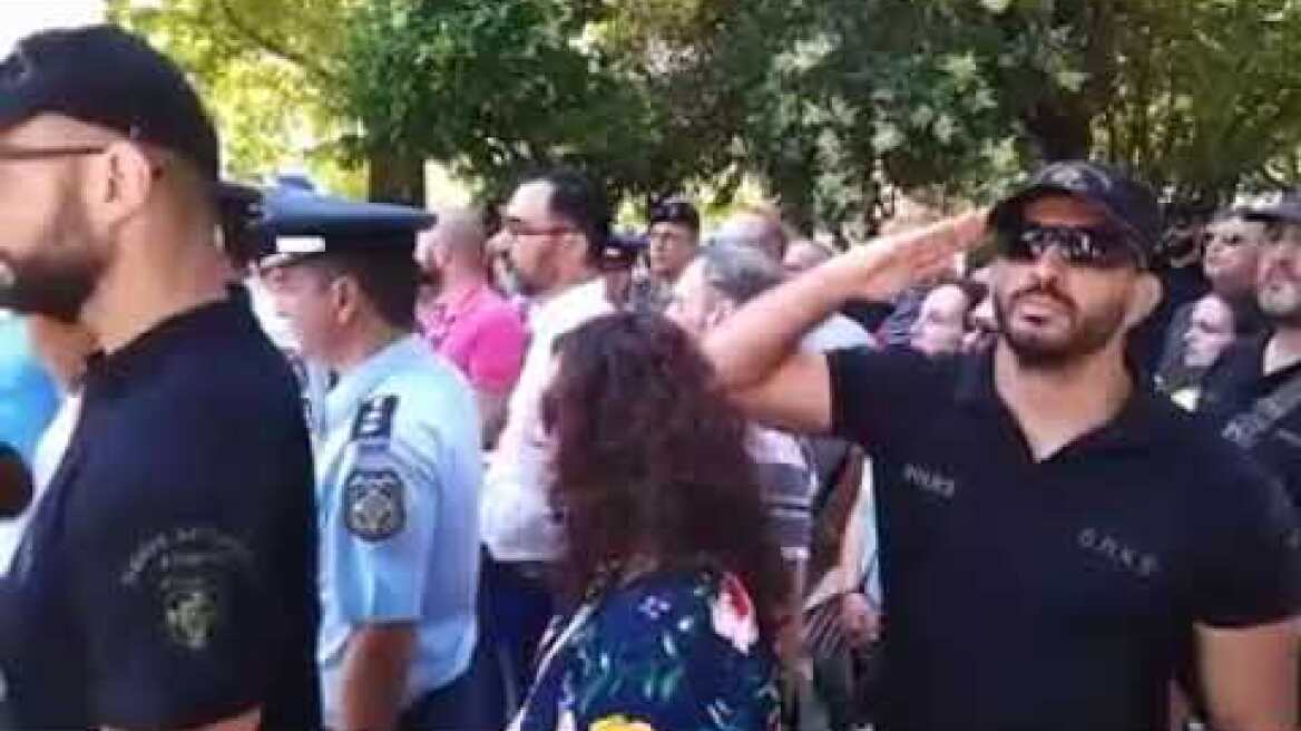 «Να κρατηθούνε όλοι!»: Βουλευτής του ΣΥΡΙΖΑ στη Δράμα «διατάζει» τον επικεφαλής αστυνομικό