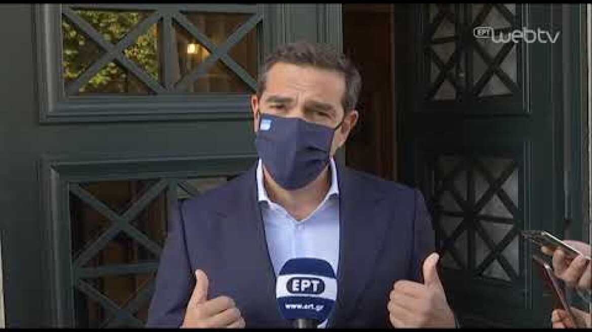 Δήλωση στο Περιστύλιο της Βουλής