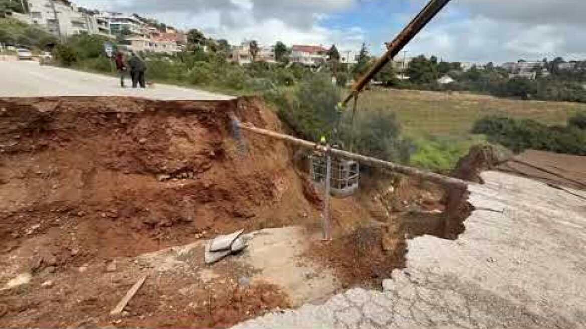 Άνοιξε τρύπα κοντά στη Μαραθώνος (6)