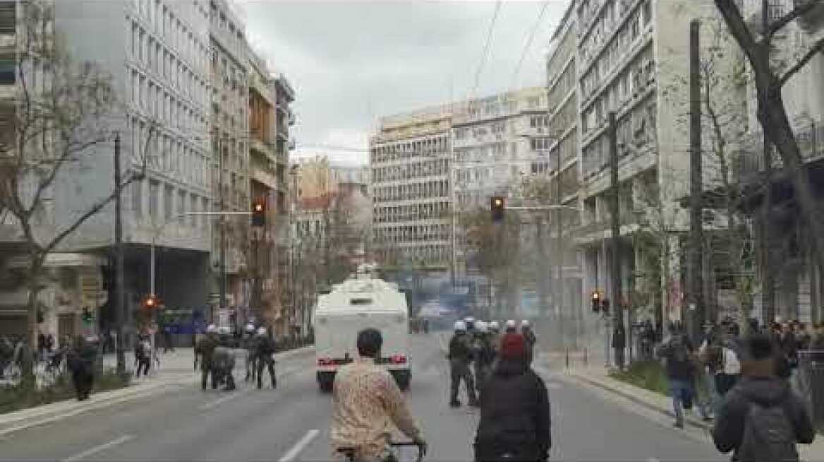 Συνεχίζονται τα επεισόδια στο κέντρο της Αθήνας