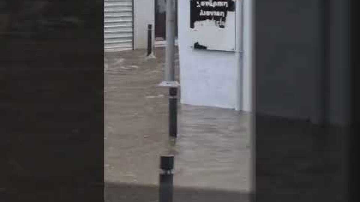 ThessToday.gr - Πλημμυρισμένοι δρόμοι και καταστήματα Θεσσαλονίκη