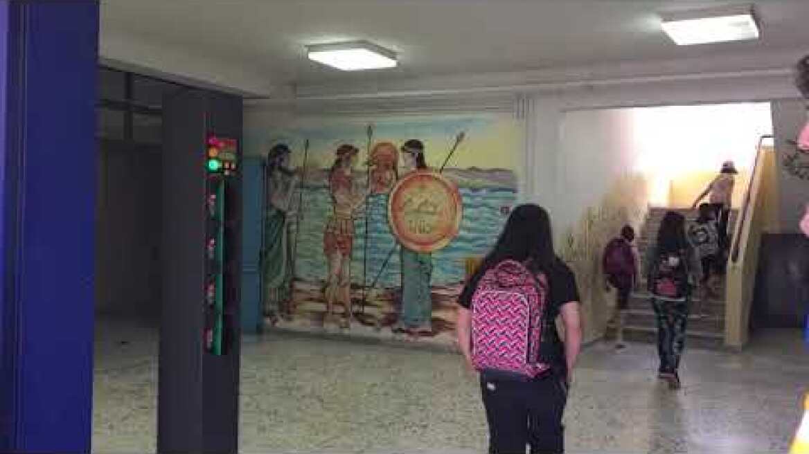 Δημοτικό / βίντεο θερμομετρουνται τα παιδιά