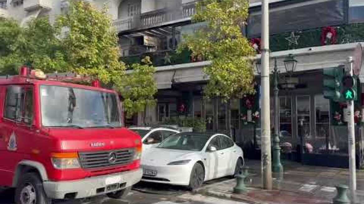 Φωτιά σε καφετέρια στη Λεωφόρο Νίκης στη Θεσσαλονίκη