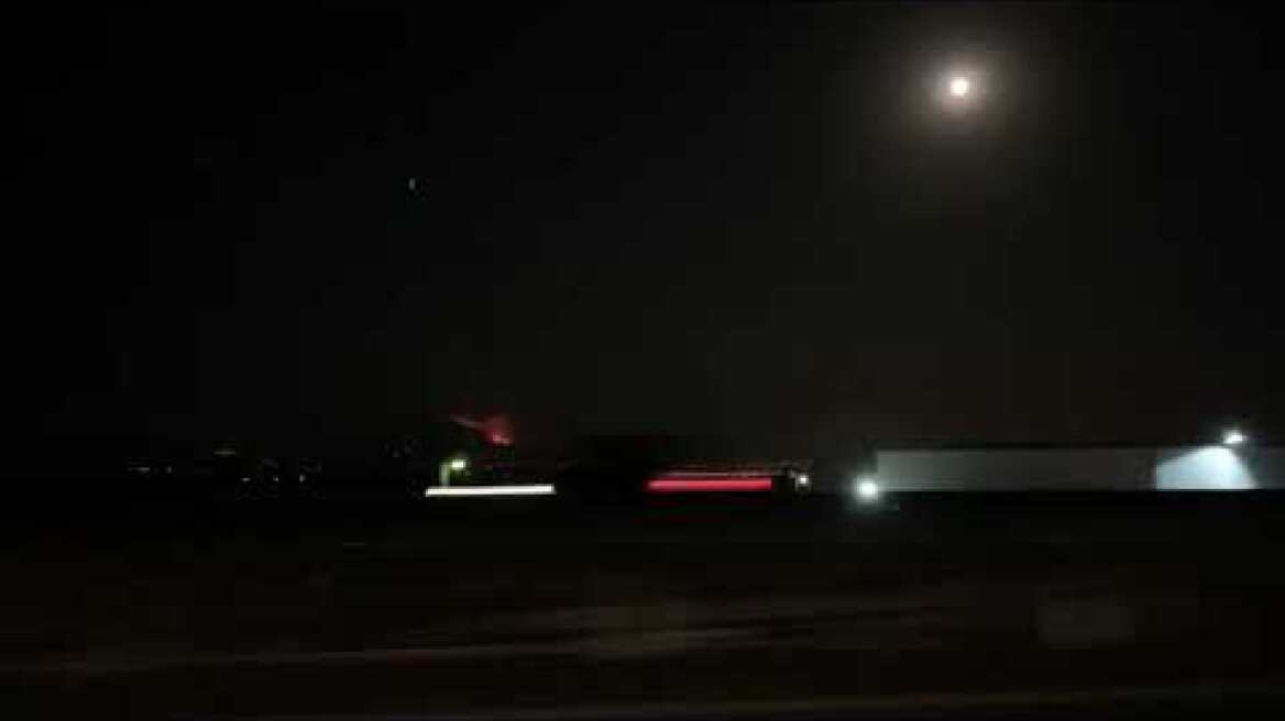 Η μεγάλη φωτιά στο Λουτράκι από την Εθνική Οδό