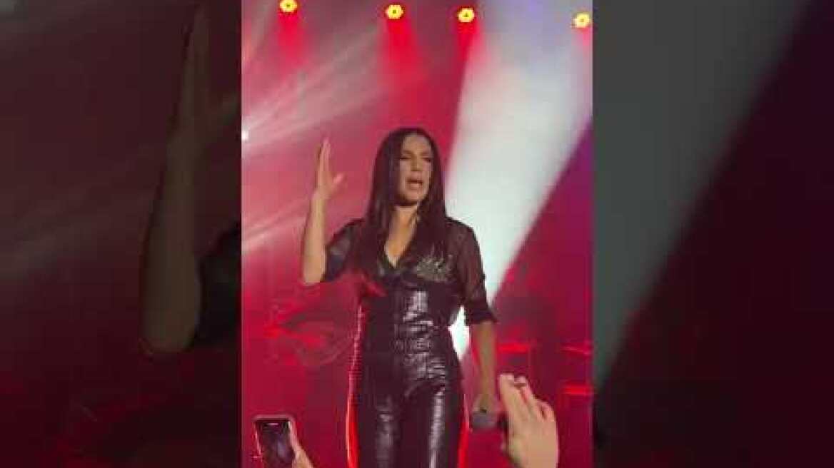 Ο έντονος εκνευρισμός της Ιουλίας Καλλιμάνη με θαμώνα