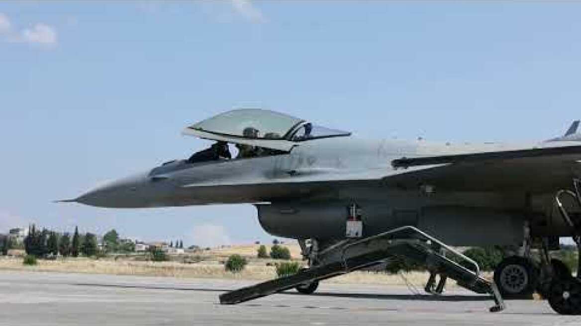 Απογειώθηκαν τα πρώτα δύο F-16 Viper