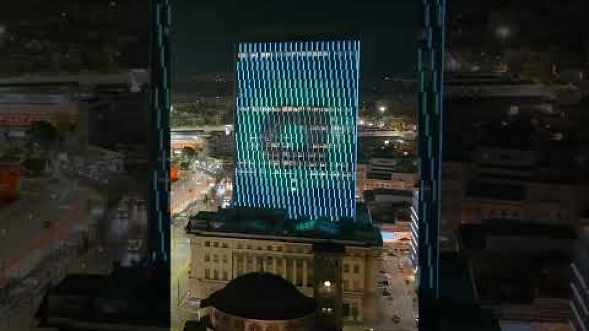 Ο Πύργος του Πειραιά στα χρώματα της Allwyn – Μοναδικό θέαμα που φέρνει μια νέα εποχή!