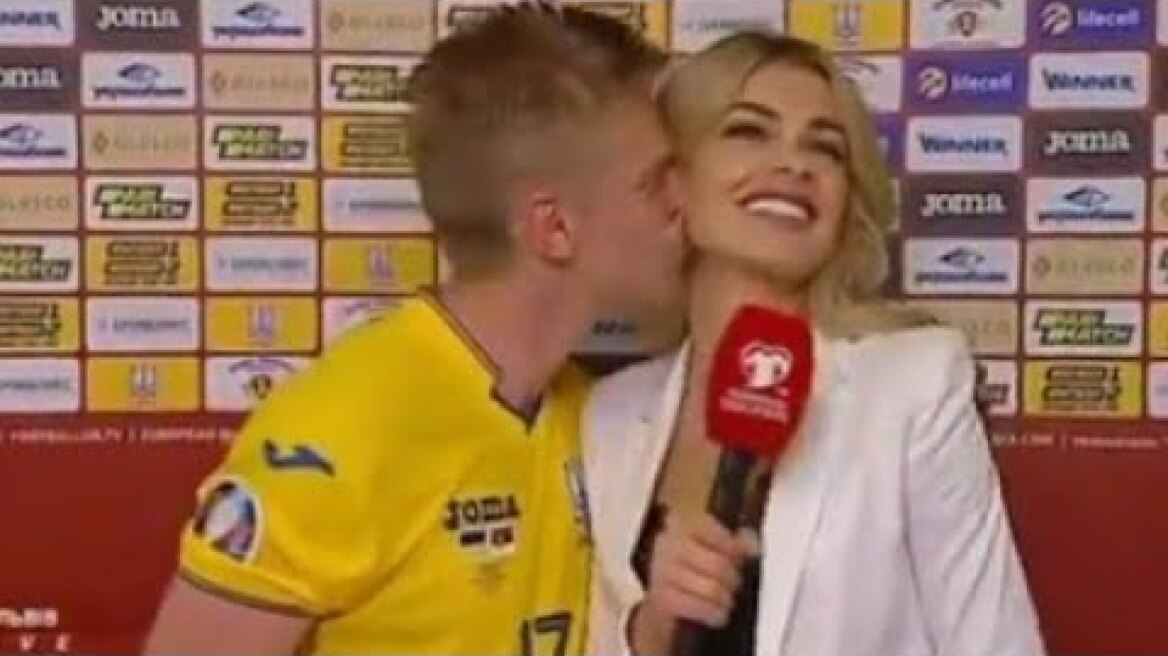 zinchenko kiss beautiful reporter on live 😘😘😘