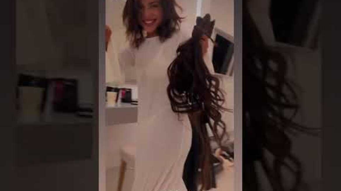 Η Ελευθερία Ελευθερίου έμεινε με τα μαλλιά... στα χέρια!