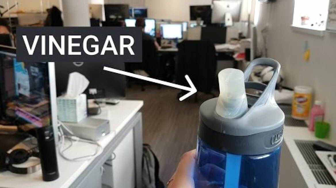 Here's the best way to clean your water bottle