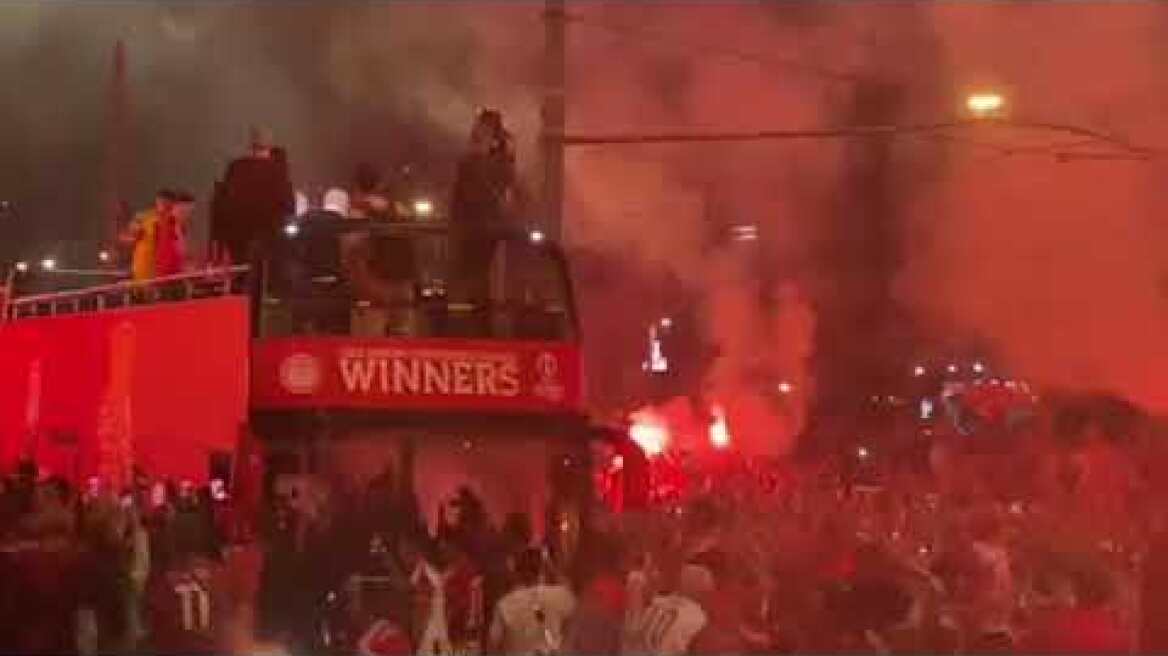 Οι τροπαιούχοι στην Λ. Συγγρού