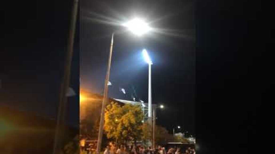 Πανηγυρισμοί οπαδών του ΠΑΟΚ έξω από την Τούμπα