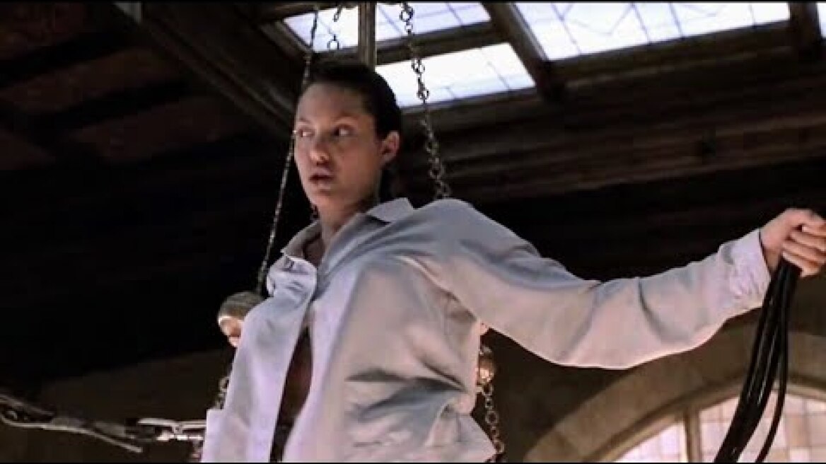 Lara Croft - Tomb Raider(2001) night fight scene