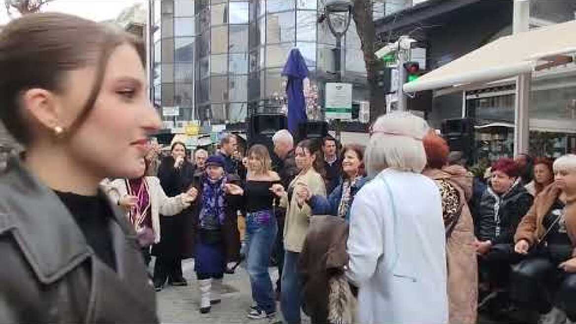 Αποκριάτικο γλέντι στο κέντρο της Λάρισας