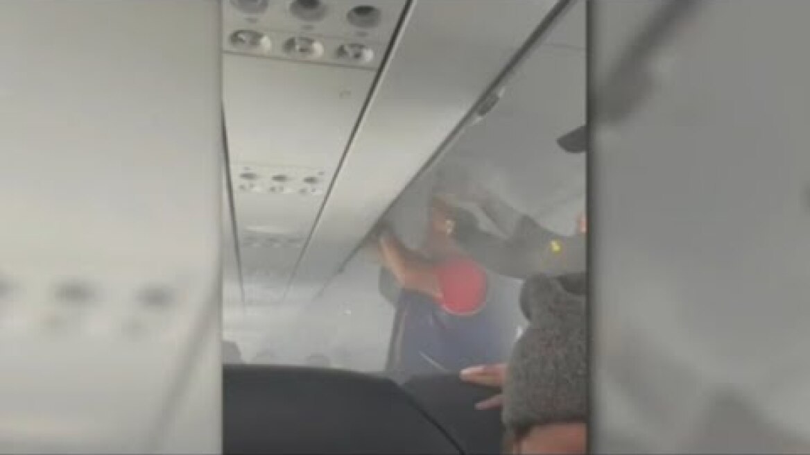 Smoke fills Spirit flight after battery fire in overhead bin