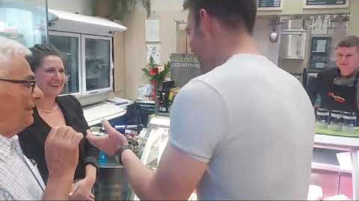 Ο Στέφανος Κασσελάκης με τους πολίτες του Ηρακλείου (2)