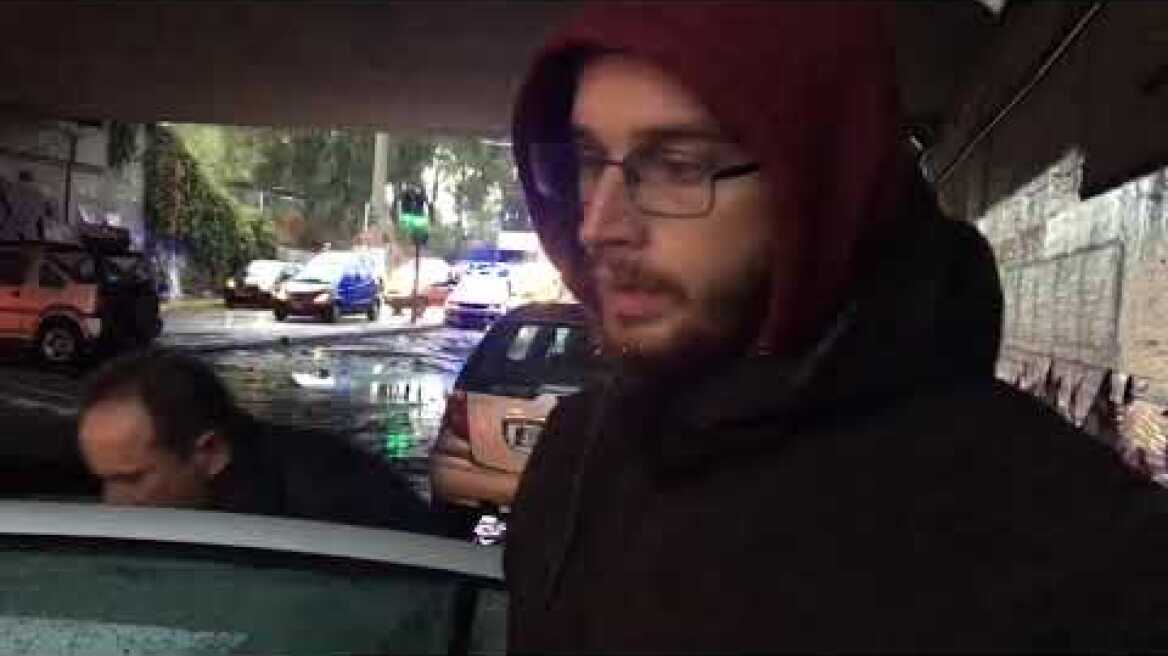 Σπύρου Λούη - Bγήκε από το παράθυρο του αυτοκινήτου ο νεαρός για σωθεί