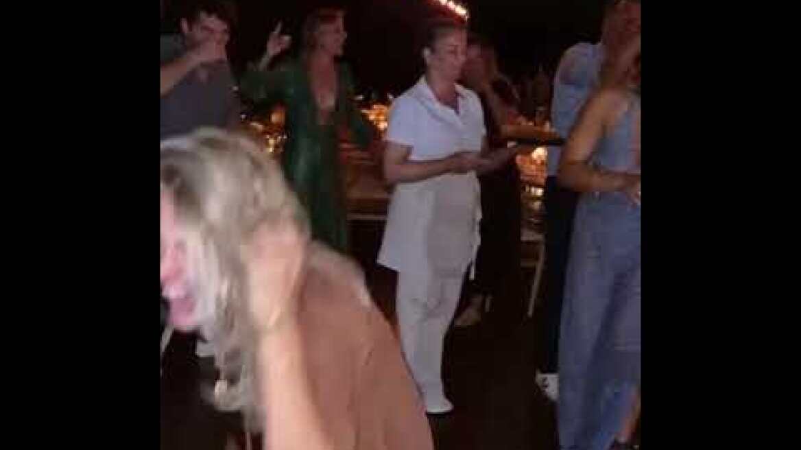 H Bάσια Κωσταρά έκλεισε τα 38 - Το ζεϊμπέκικο της Κλέλιας Ανδριολάτου