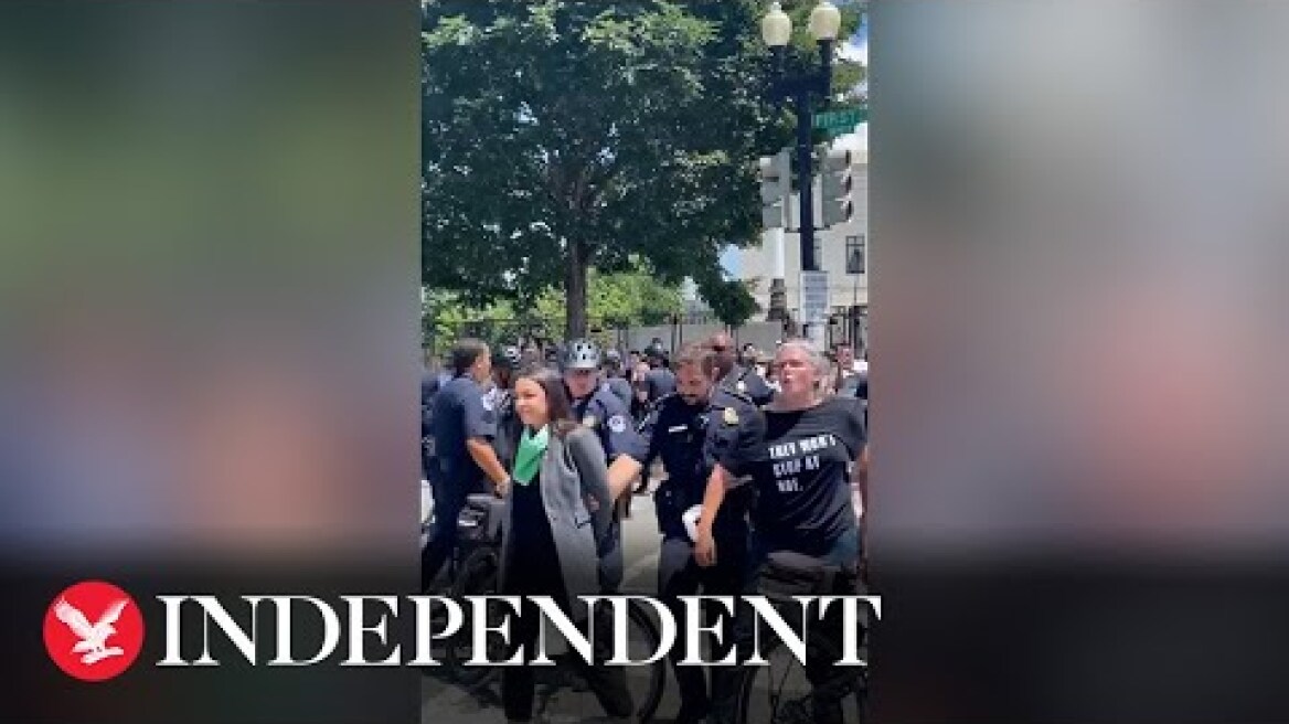 AOC among lawmakers arrested during abortion rights protest