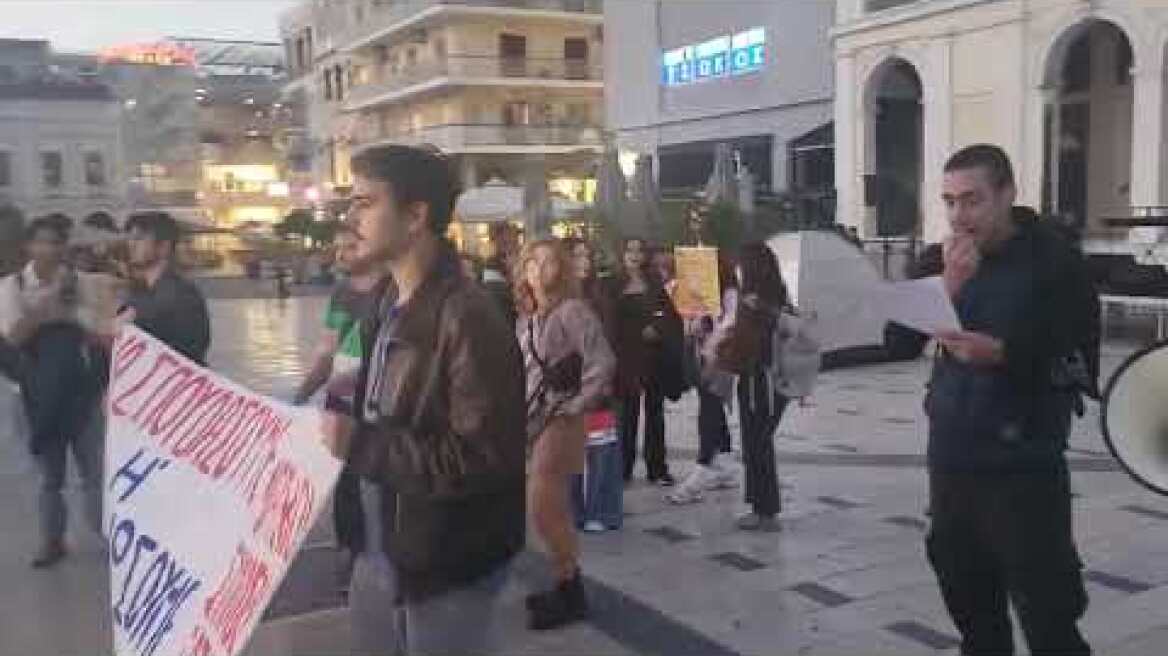 Πάτρα: Οι φοιτητές έστησαν σκηνές στην πλατεία Γεωργίου