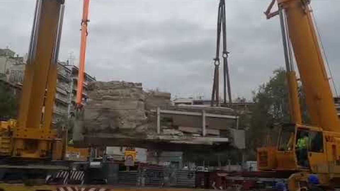 Thestival.gr Μεταφορά αρχαίου κρηναίου στο σταθμό "Αγία Σοφία" του μετρό Θεσσαλονίκης