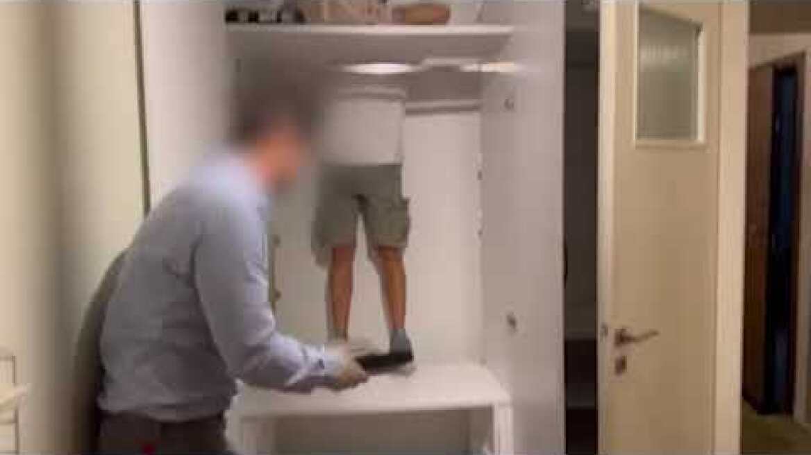 Εντοπίστηκαν σε κρύπτη ντουλάπας σε οικία ποσότητες κοκαΐνης, κάνναβης, οπλισμός και χρηματικό ποσό