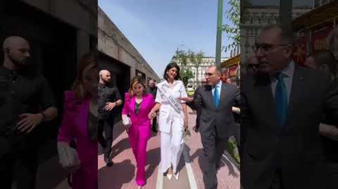 Miss Universe: Επίσκεψη στην Αθήνα (2)