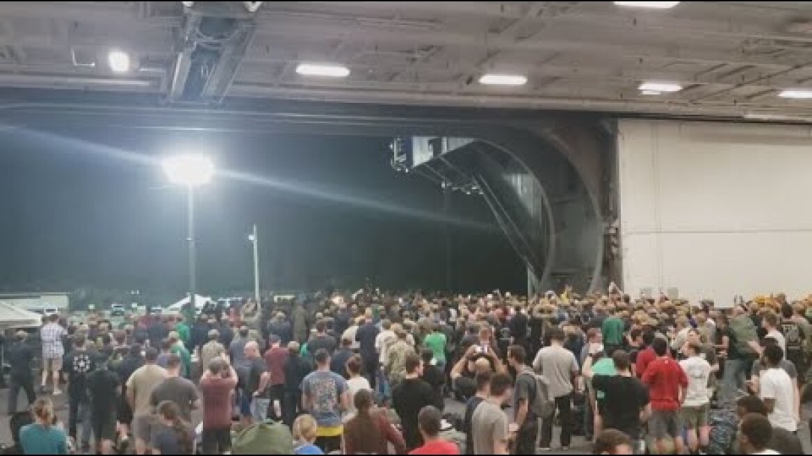 An Bord der „USS Theodore Roosevelt“: Bewegender Abschied von „Captain Crozier“