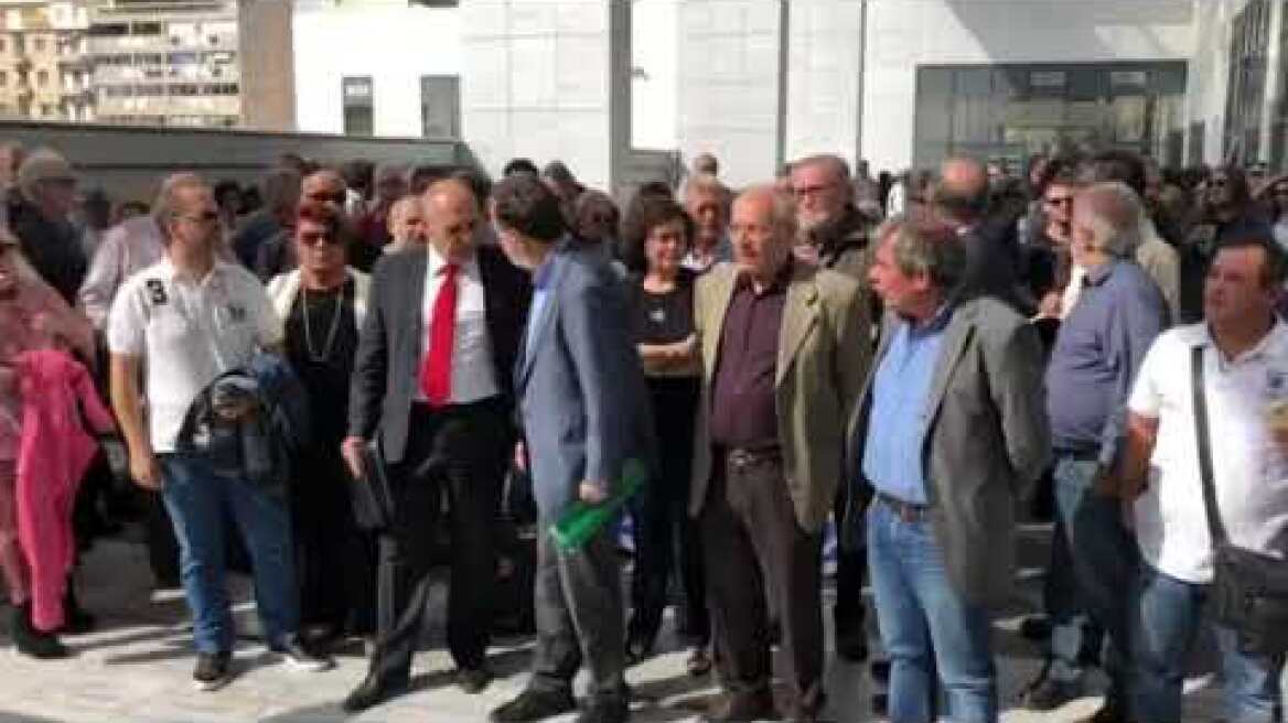 Διαμαρτυρία στο Ειρηνοδικείο για την κλήση Λαφαζάνη σε απολογία