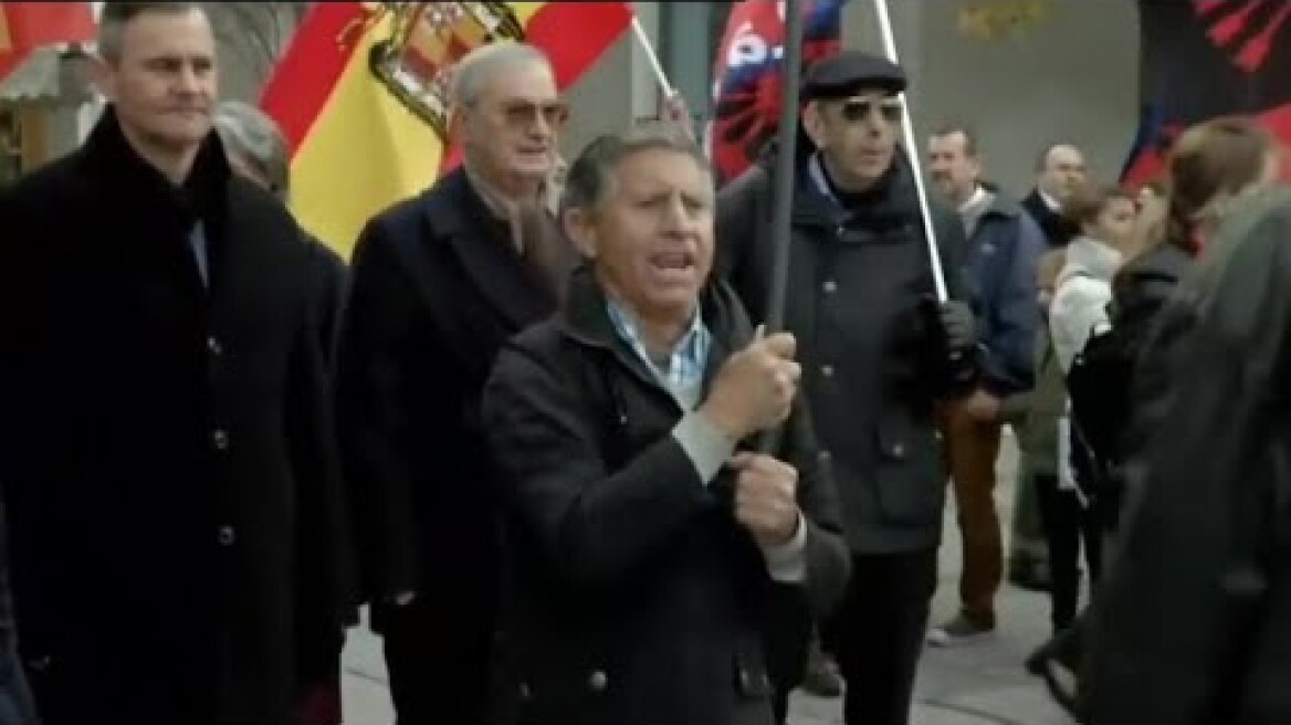 Las Femen irrumpen en un acto fascista en Madrid en plena Plaza de Oriente