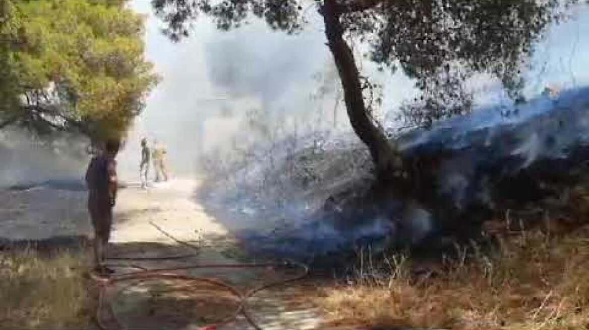 Εκκενώνονται οικισμοί στην Κερατέα