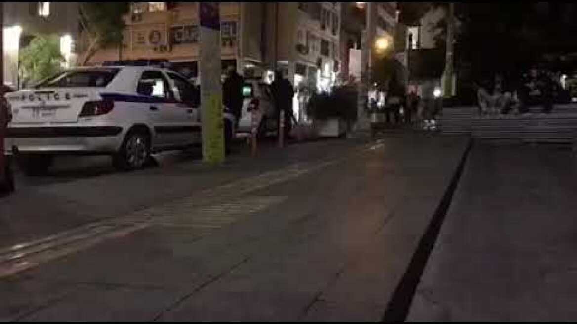 Πρώτη νύχτα στην Αθήνα με κλειστά καταστήματα