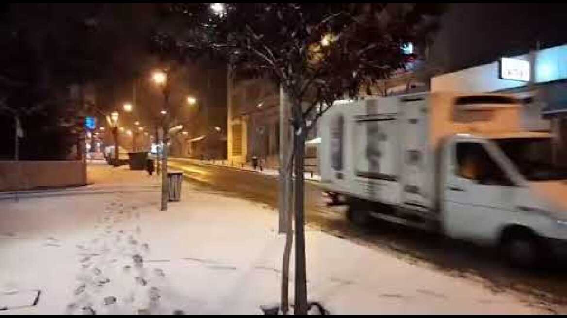 kozan.gr: Ώρα 06:45 π.μ.: Στα "λευκά" η Κοζάνη - Εικόνες από το κέντρο της πόλης