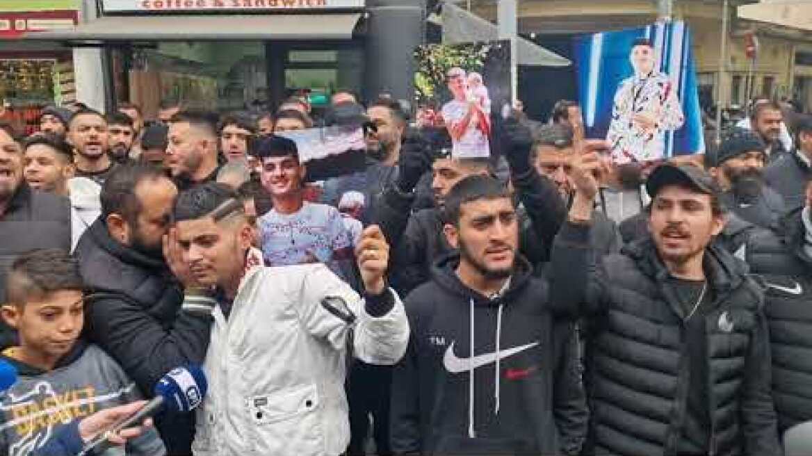 Συγκέντρωση και συνθήματα από Ρομά έξω από τα δικαστήρια Θεσσαλονίκης 2