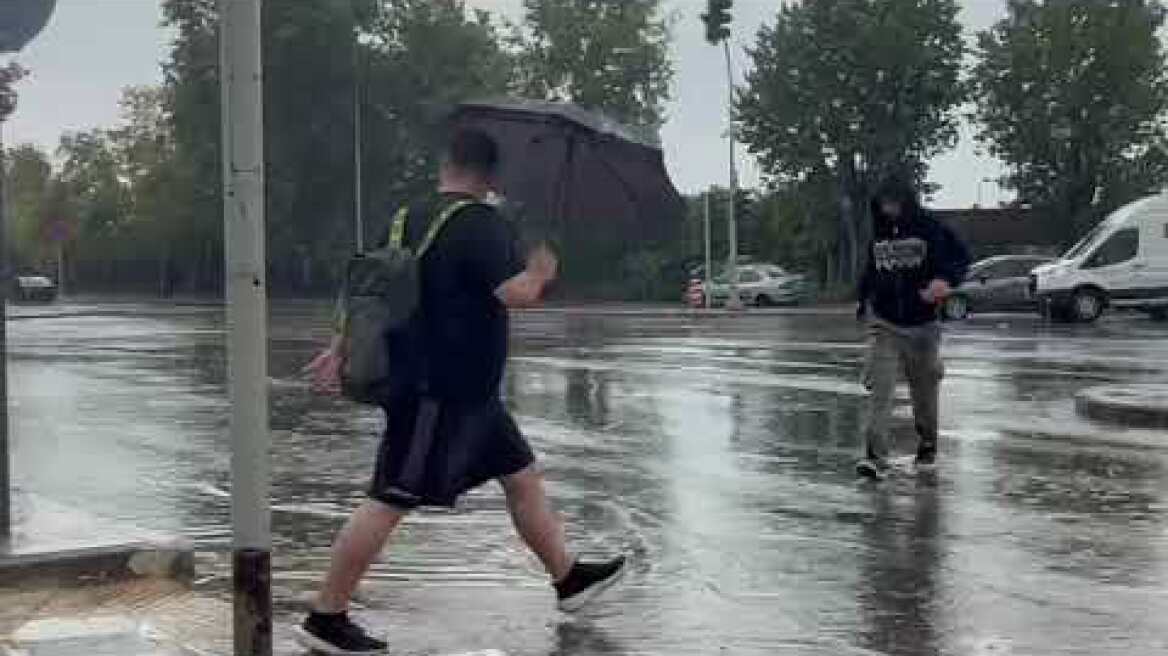 Καταιγίδα στη Θεσσαλονίκη, πλημμύρισαν δρόμοι (1)