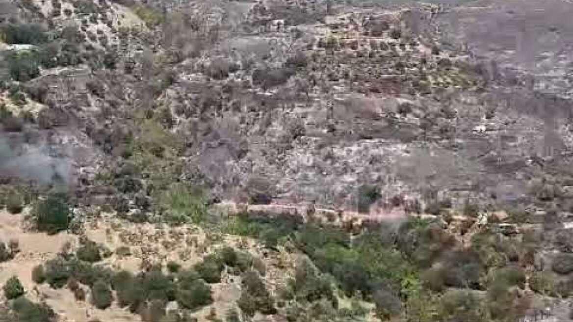 Ελικόπτερο επιχειρεί κατάσβεση στα συντρίμμια του Canadair στην Κάρυστο