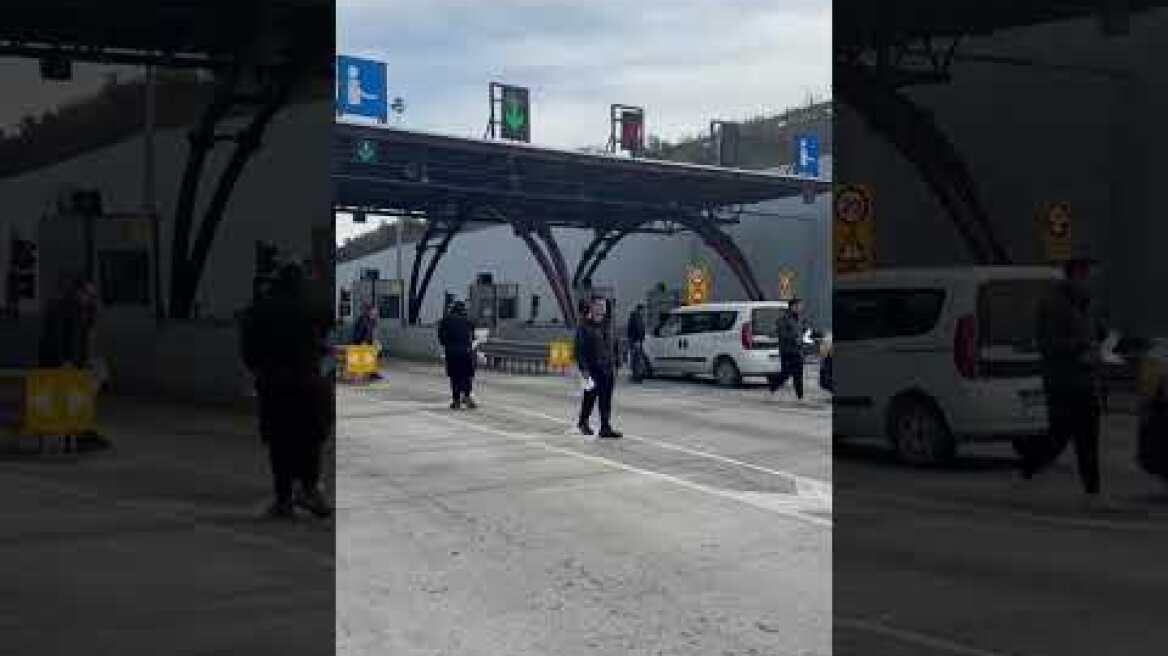 Άνοιξαν και διόδια Ωραιοκάστρου στη Θεσσαλονίκη (1)