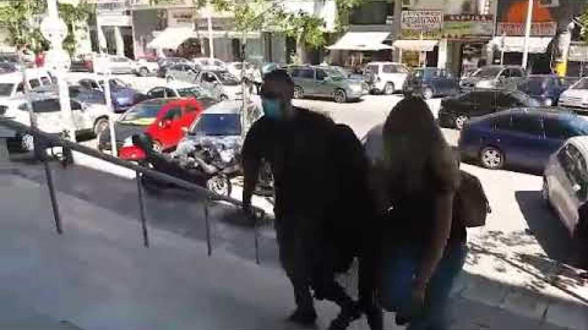 Στα δικαστήρια η μάνα και κόρη για τη δολοφονία του ταξιτζή