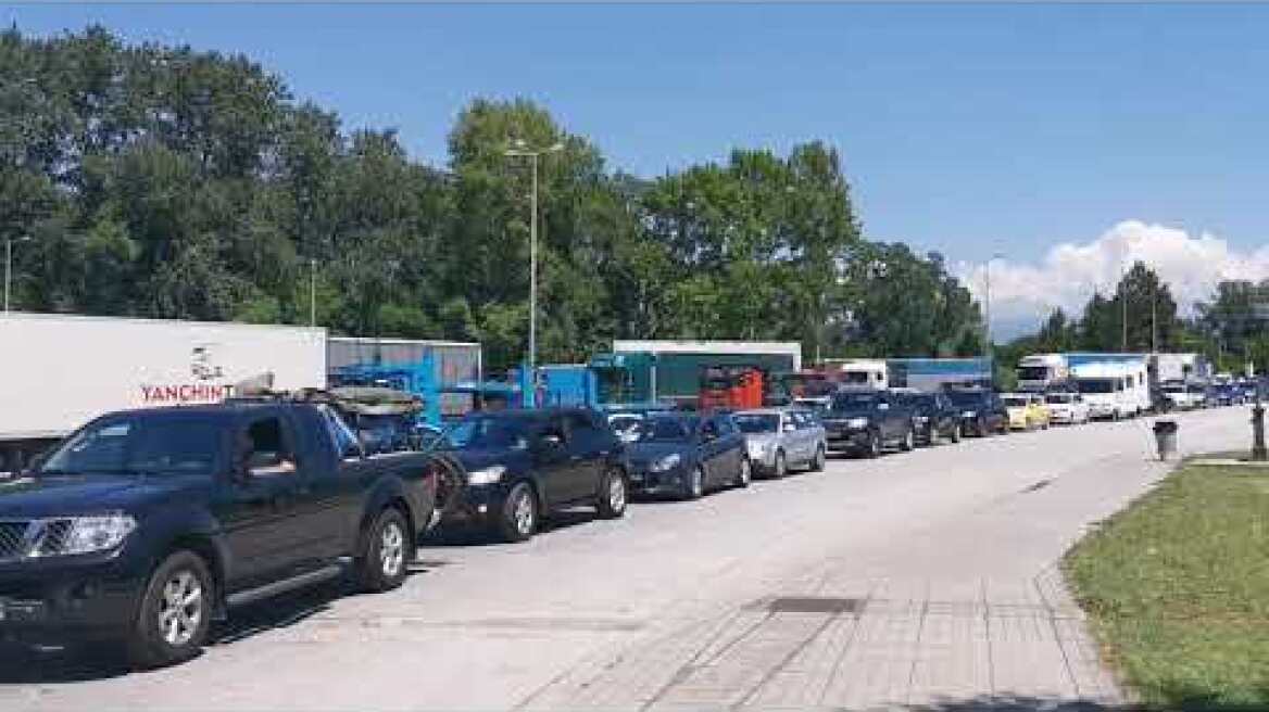 Ουρές και έλεγχοι στα σύνορα στον Προμαχώνα - GRTimes.gr