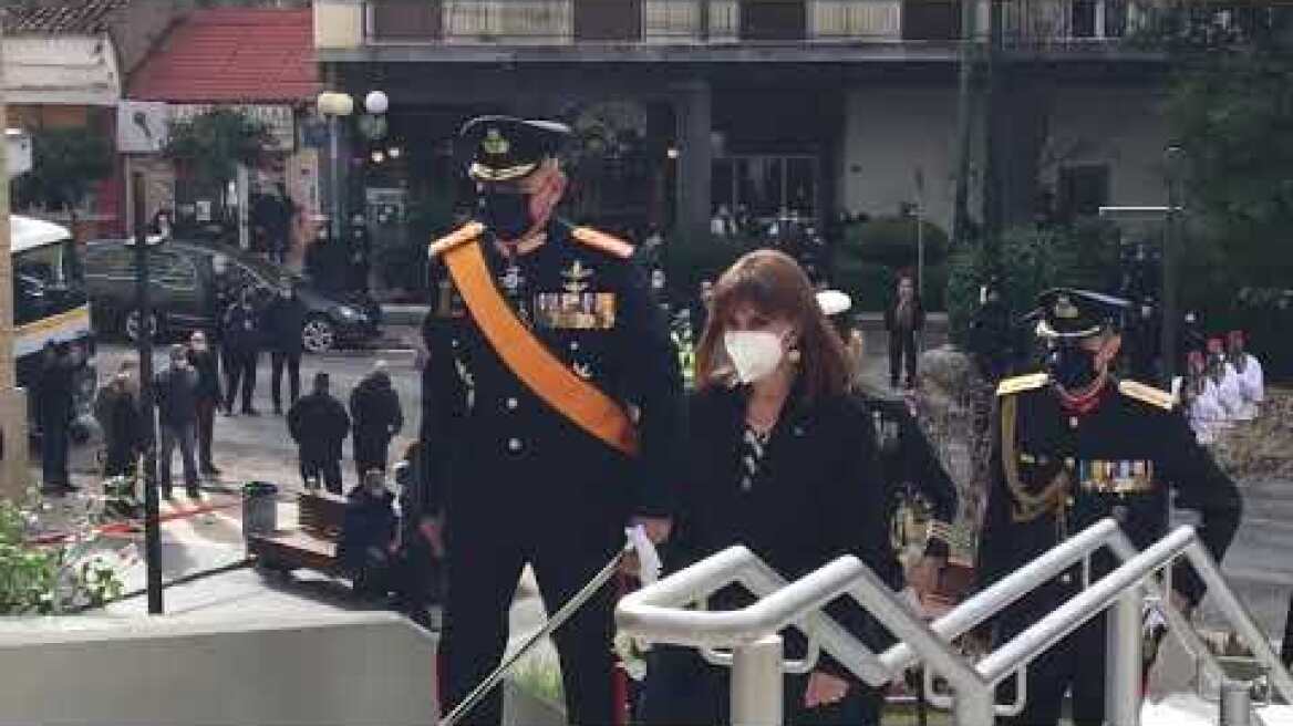 Ακολουθία Κάρολου Παπούλια - Κατερίνα Σακελλαροπούλου