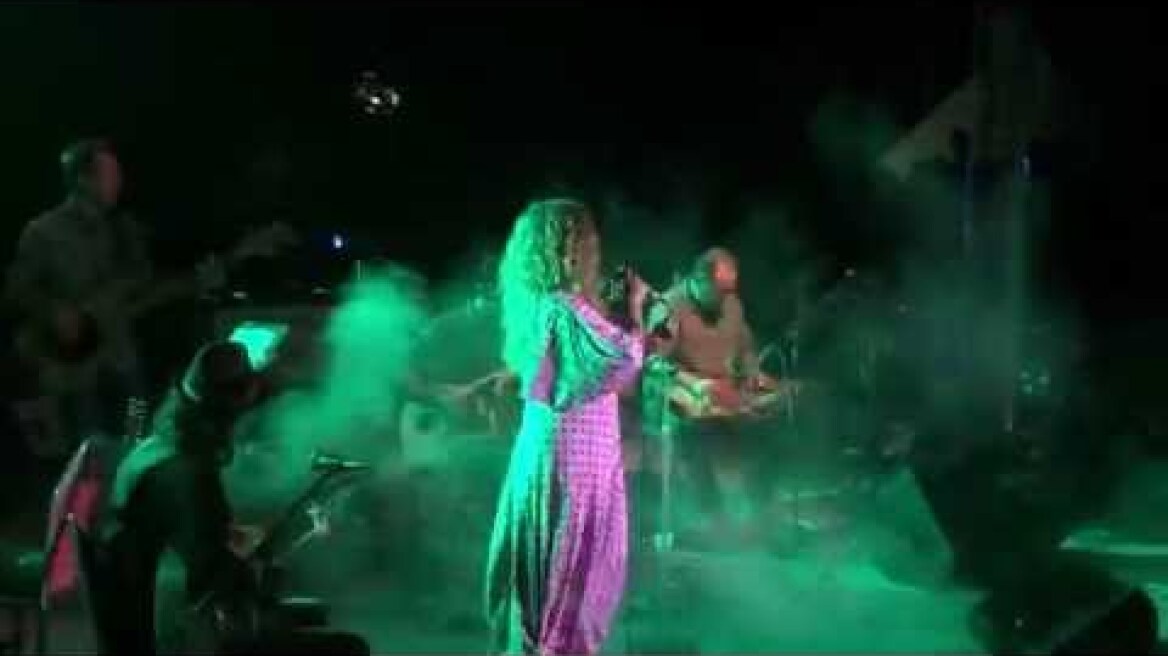 Ελένη Τσαλιγοπούλου & Bogaz Musique - Μην περιμένεις πια (Live Αλσος Βεικου 2016)