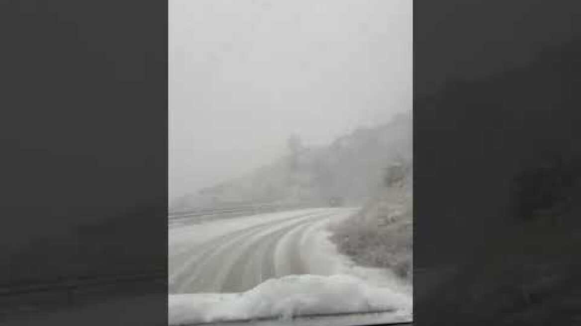 Σέρρες: Έντονη χιονόπτωση στον Λαϊλιά