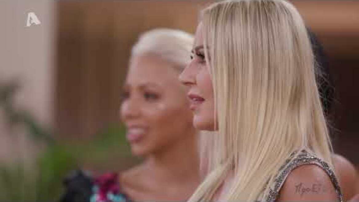 Η Αντζελίνα διαβάζει την πρώτη κάρτα | The Bachelor Επ. 1🌹