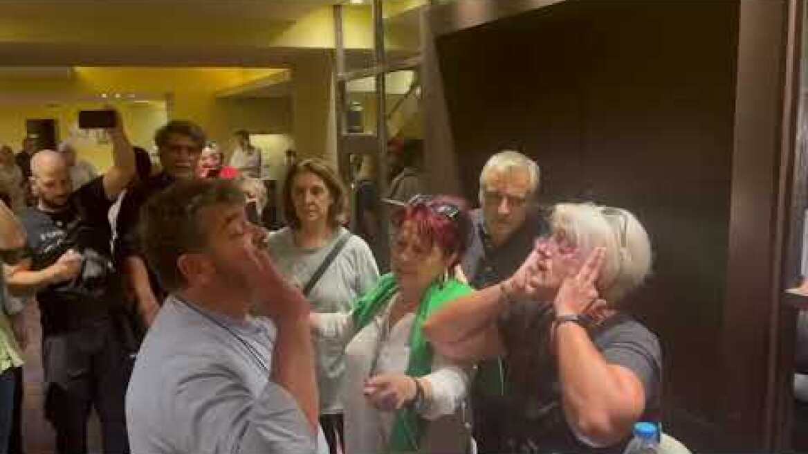 Έκρηξη οπαδού του Κασσελάκη (3)