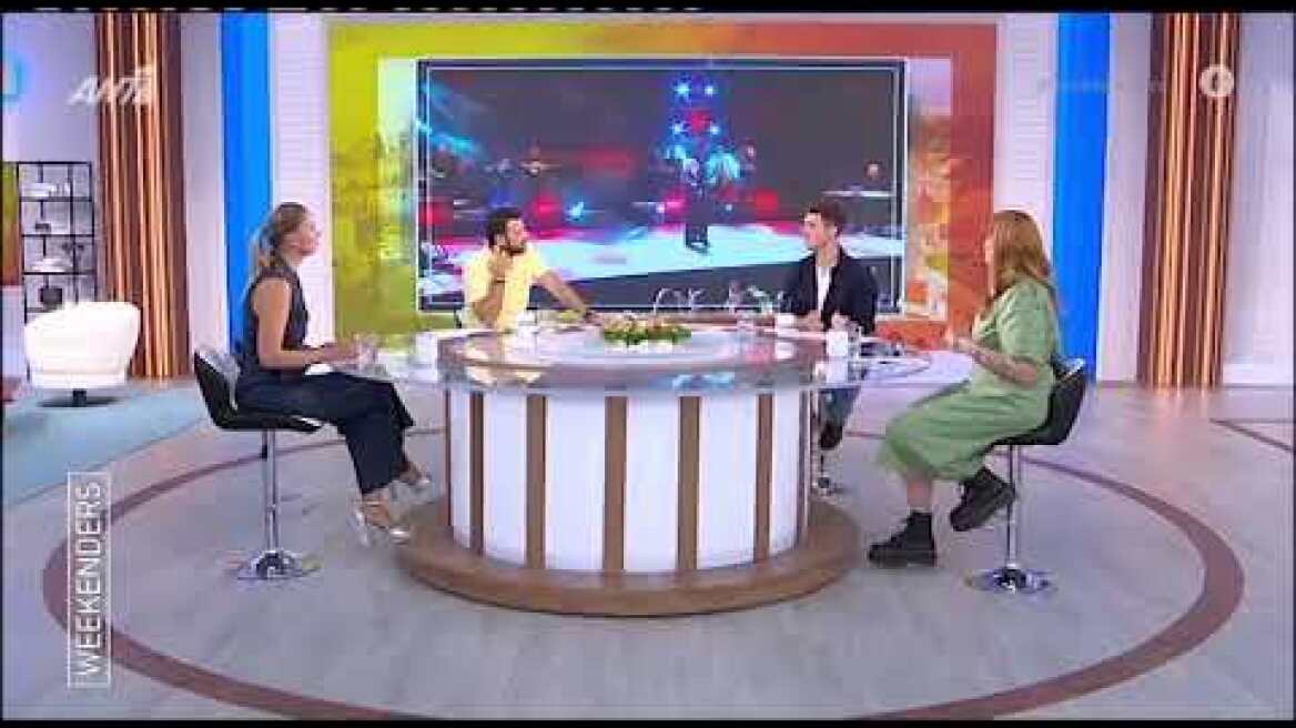 Ο Τάκης Ζαχαράτος γονατίζει και φιλάει τη σκηνή που κατέρρευσε η Μαρινέλλα στο Ηρώδειο