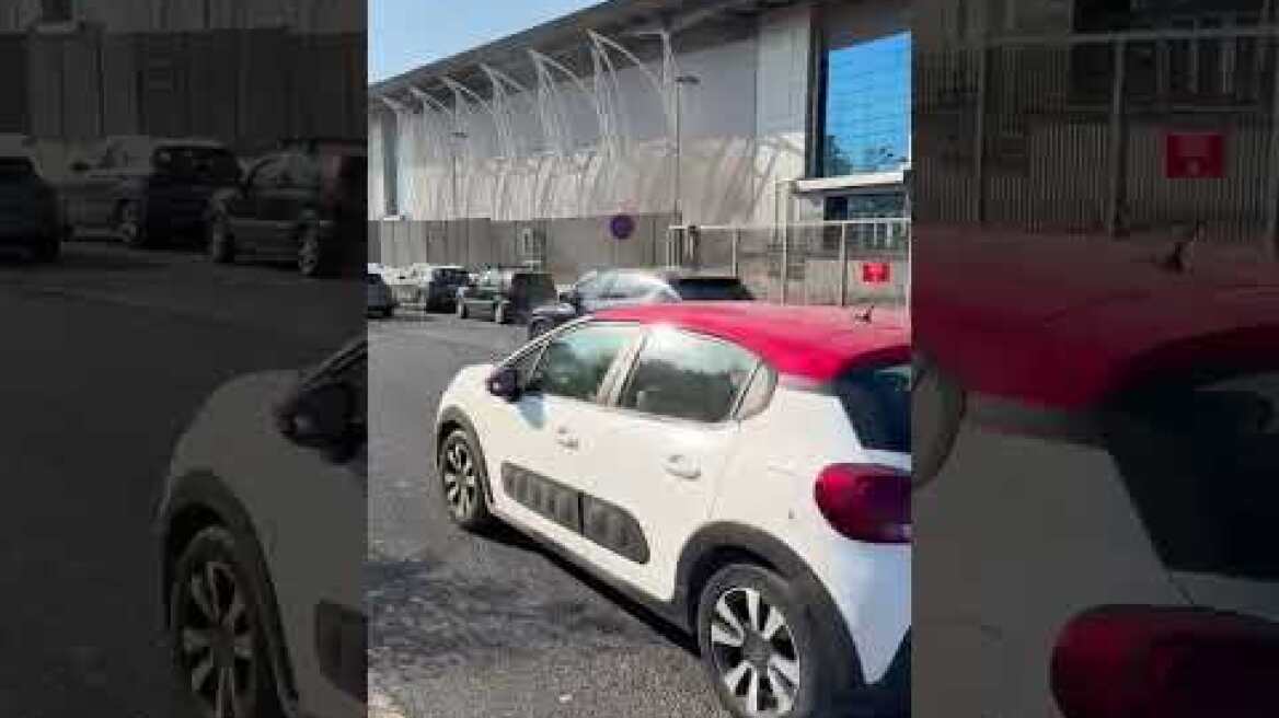 Φωτιά σε όχημα στο Μαρούσι (1)