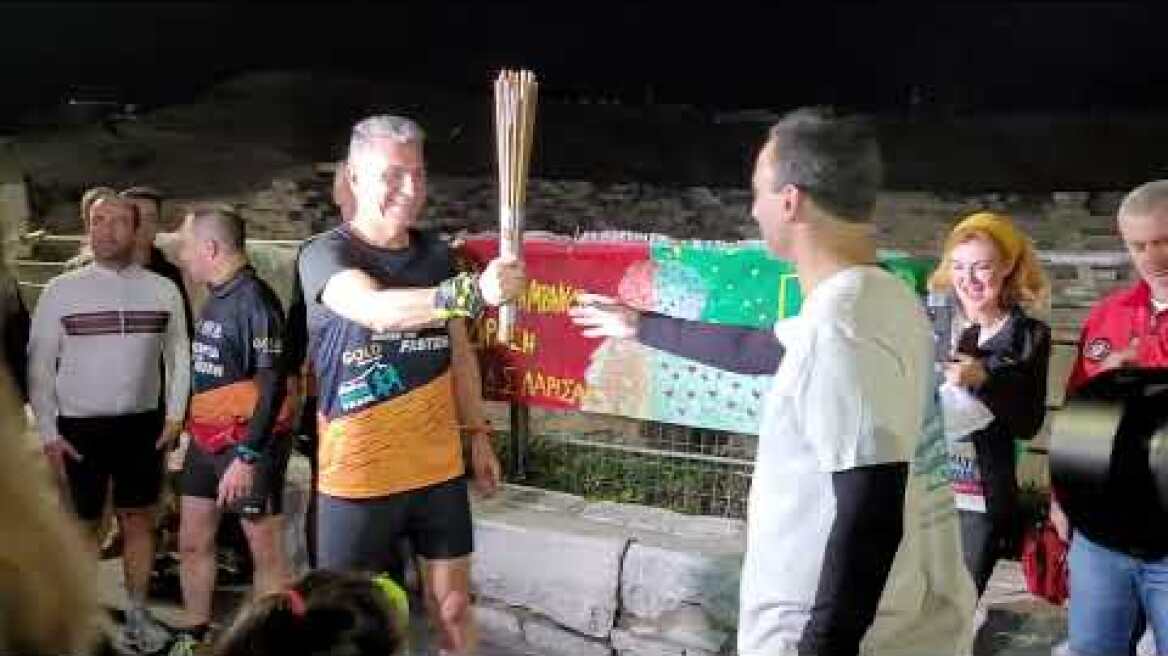 Αλλαγή της σκυτάλης "Running out of time" στο Αρχαίο Θέατρο της Λάρισας